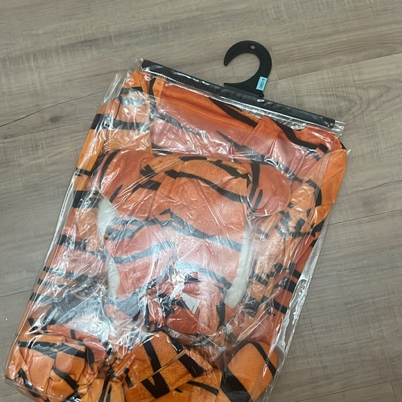NWT Spirit Baby Tiger Big Cat Halloween Unisex Costume - Picture 6 of 6